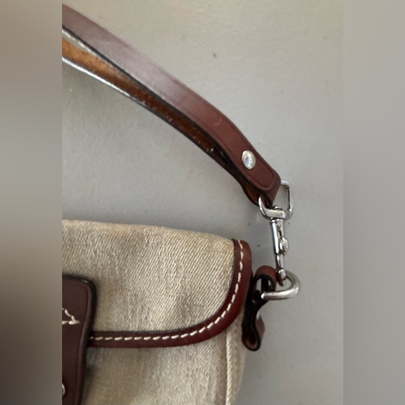 VINTAGE Dooney & Bourke | classic D&B logo wristlet. - Picture 4 of 12